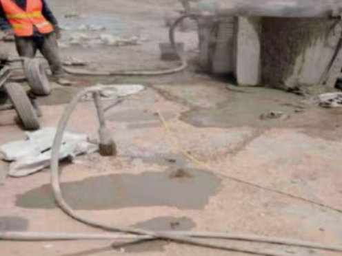 抱罗镇水泥混凝土路面板底注浆技术 路面脱空注浆整治方案